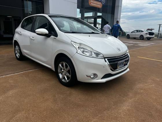 PEUGEOT 208 2016