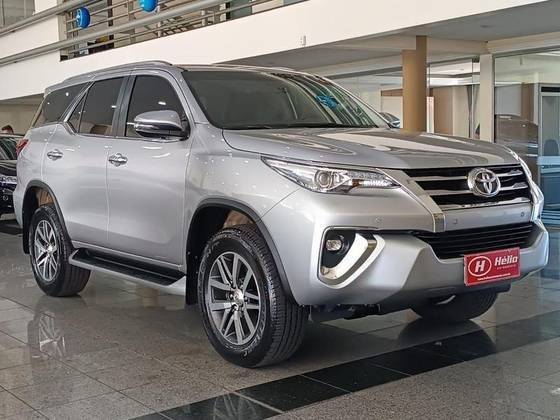 TOYOTA HILUX 2019