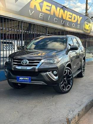 TOYOTA HILUX SW4 2018