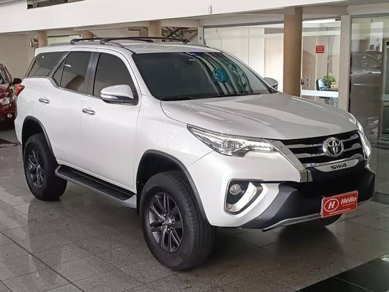 TOYOTA HILUX SW4 2017