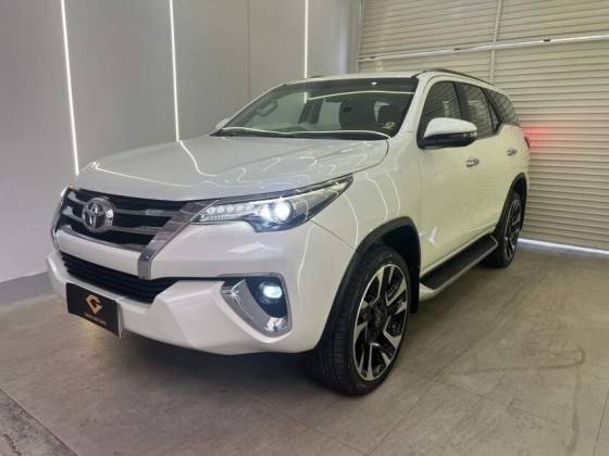 TOYOTA HILUX SW4 2019
