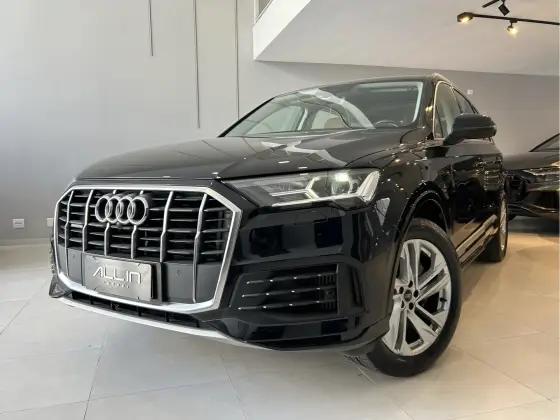AUDI Q7 2021