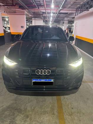AUDI Q8 2021