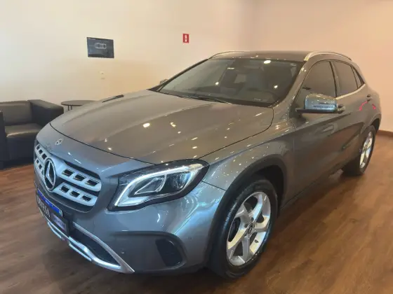 MERCEDES-BENZ GLA 200 2020