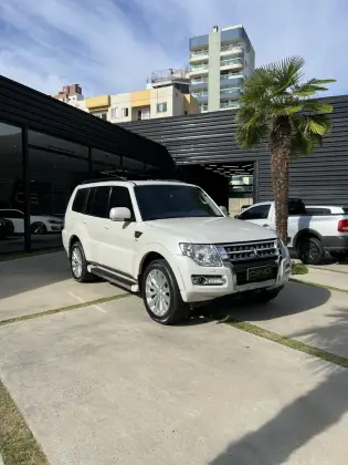 MITSUBISHI PAJERO FULL 2016
