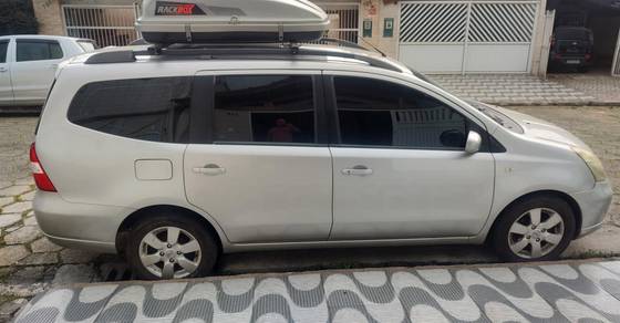 NISSAN LIVINA 2012