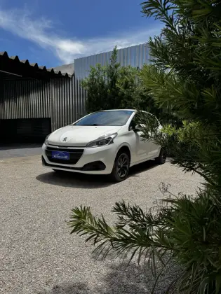 PEUGEOT 208 2018