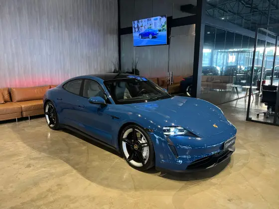 PORSCHE TAYCAN 2021