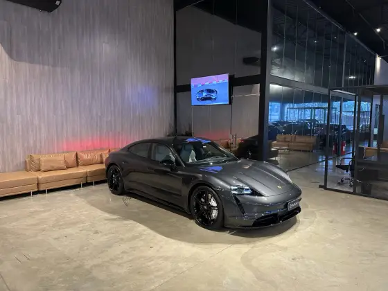 PORSCHE TAYCAN 2022