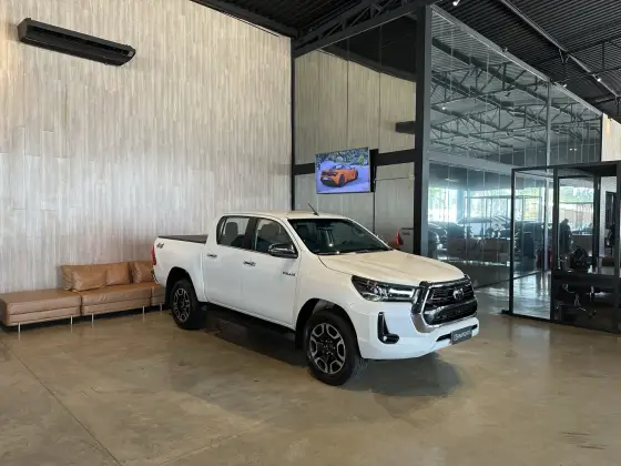 TOYOTA HILUX 2024