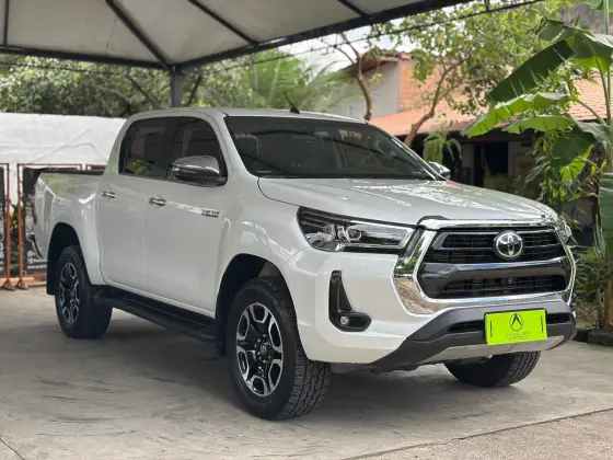 TOYOTA HILUX 2023