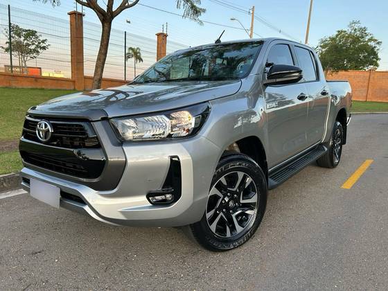 TOYOTA HILUX 2024