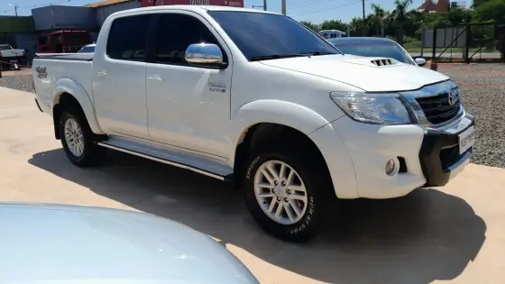 TOYOTA HILUX 2013