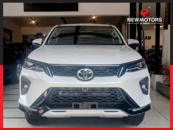 TOYOTA HILUX SW4 2025