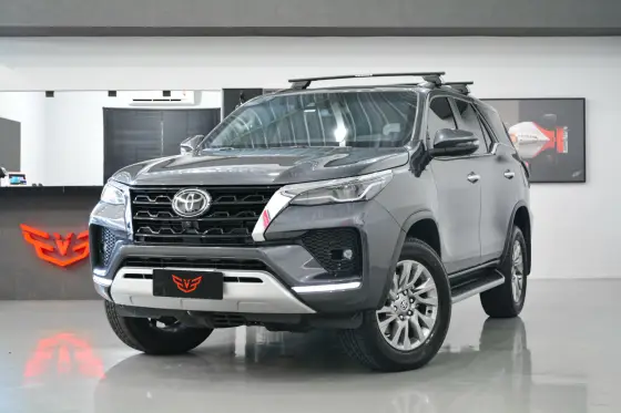 TOYOTA HILUX SW4 2024