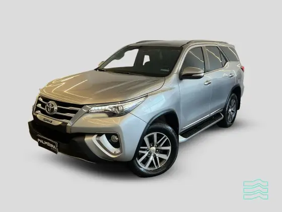 TOYOTA HILUX SW4 2017