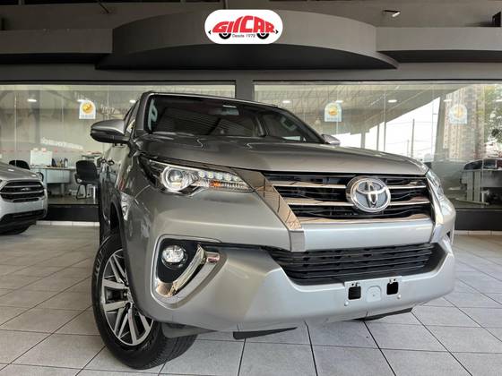TOYOTA HILUX SW4 2019