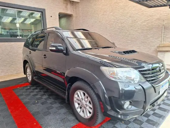 TOYOTA HILUX SW4 2013