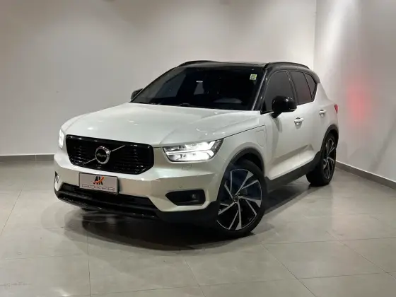VOLVO XC40 2021