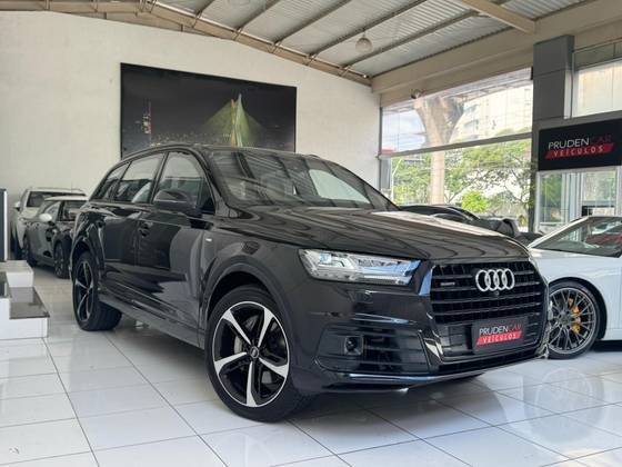 AUDI Q7 2019