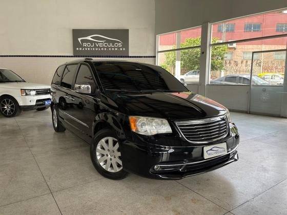 CHRYSLER TOWN & COUNTRY 2013