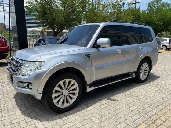 MITSUBISHI PAJERO FULL 2016