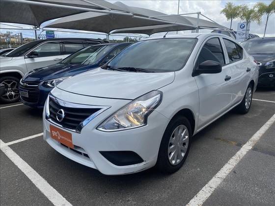 NISSAN VERSA 2021