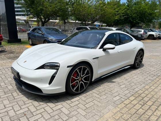 PORSCHE TAYCAN 2024