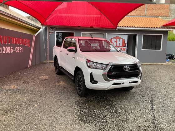 TOYOTA HILUX 2024