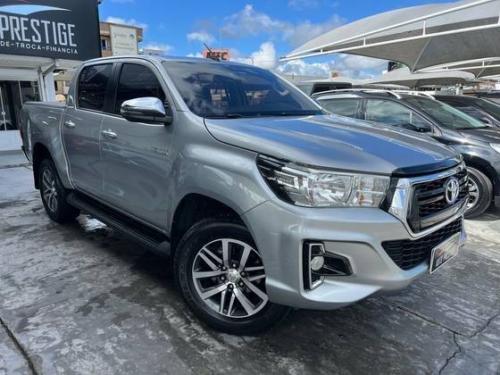TOYOTA HILUX 2020