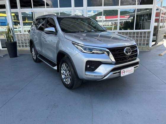 TOYOTA HILUX SW4 2021