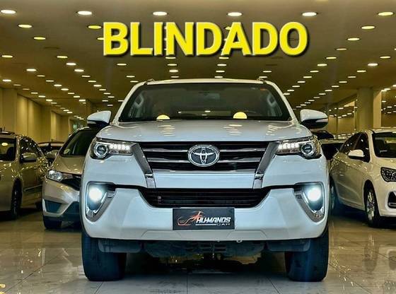 TOYOTA HILUX SW4 2016