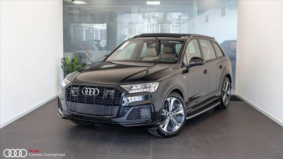 AUDI Q7 2025