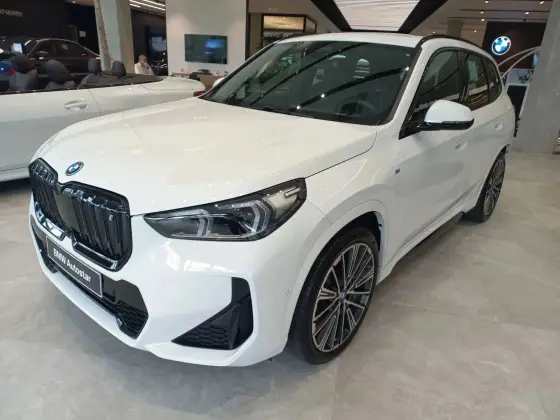 BMW iX1 2025