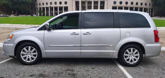 CHRYSLER TOWN & COUNTRY 2012