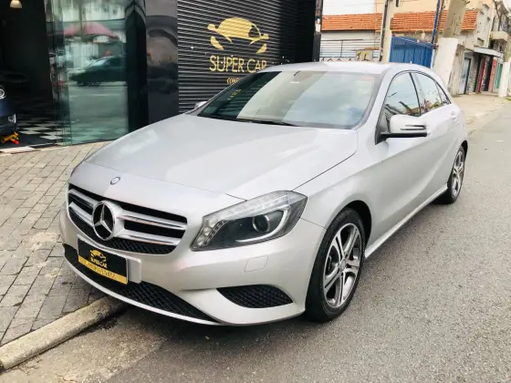 MERCEDES-BENZ A 200 2014