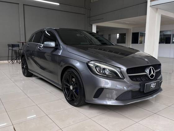MERCEDES-BENZ A 200 2016