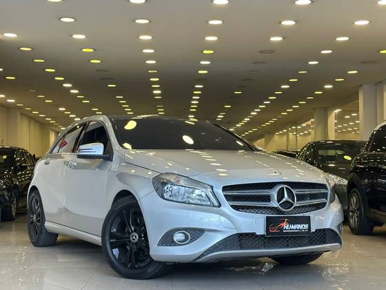 MERCEDES-BENZ A 200 2015