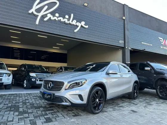 MERCEDES-BENZ GLA 200 2017