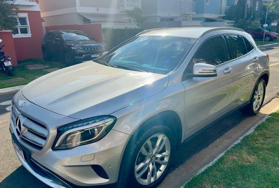 MERCEDES-BENZ GLA 200 2016