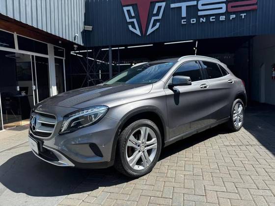 MERCEDES-BENZ GLA 200 2017