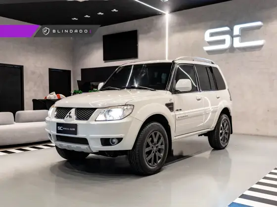 MITSUBISHI PAJERO TR4 2013