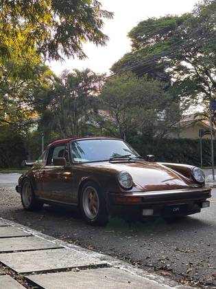 PORSCHE 911 1985