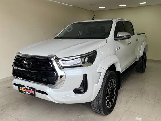 TOYOTA HILUX 2024