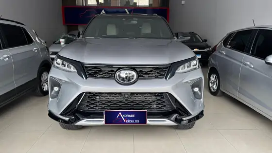 TOYOTA HILUX SW4 2023