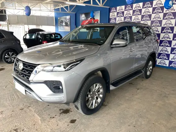 TOYOTA HILUX SW4 2023