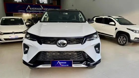 TOYOTA HILUX SW4 2024