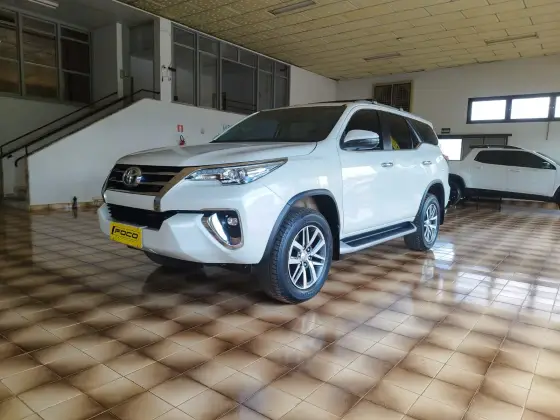 TOYOTA HILUX SW4 2020