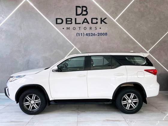 TOYOTA HILUX SW4 2019