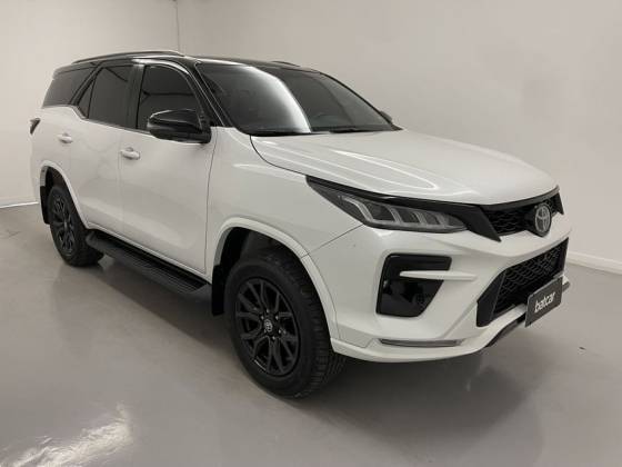 TOYOTA HILUX SW4 2024